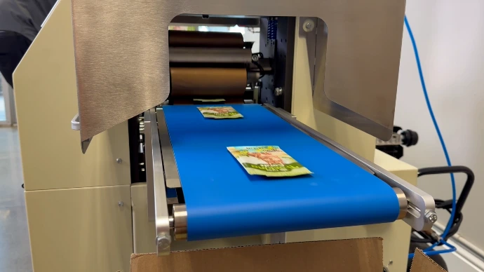 Custom card sealing system for retail packaging